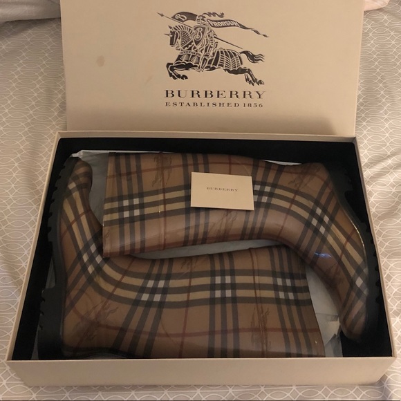 Burberry Shoes - 🛑SOLD🛑 Burberry Rain Boots